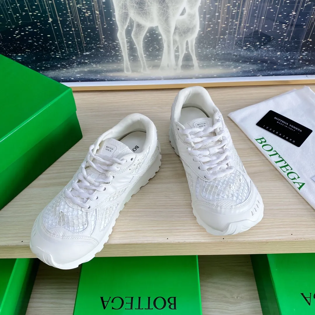 p620🐮🐮High-end version, the original 1:1 couple style new model is on the shelves🔥BV Orbit sneakers Wang Yibo's same style couple's Dad Runner sneakers, made of lightweight technical mesh fabric. Features a geometric patterned rubber outsole. The outsole is made of color-blocked TPU outsole. Size: women’s shoes 35-40, men’s shoes 39-45.